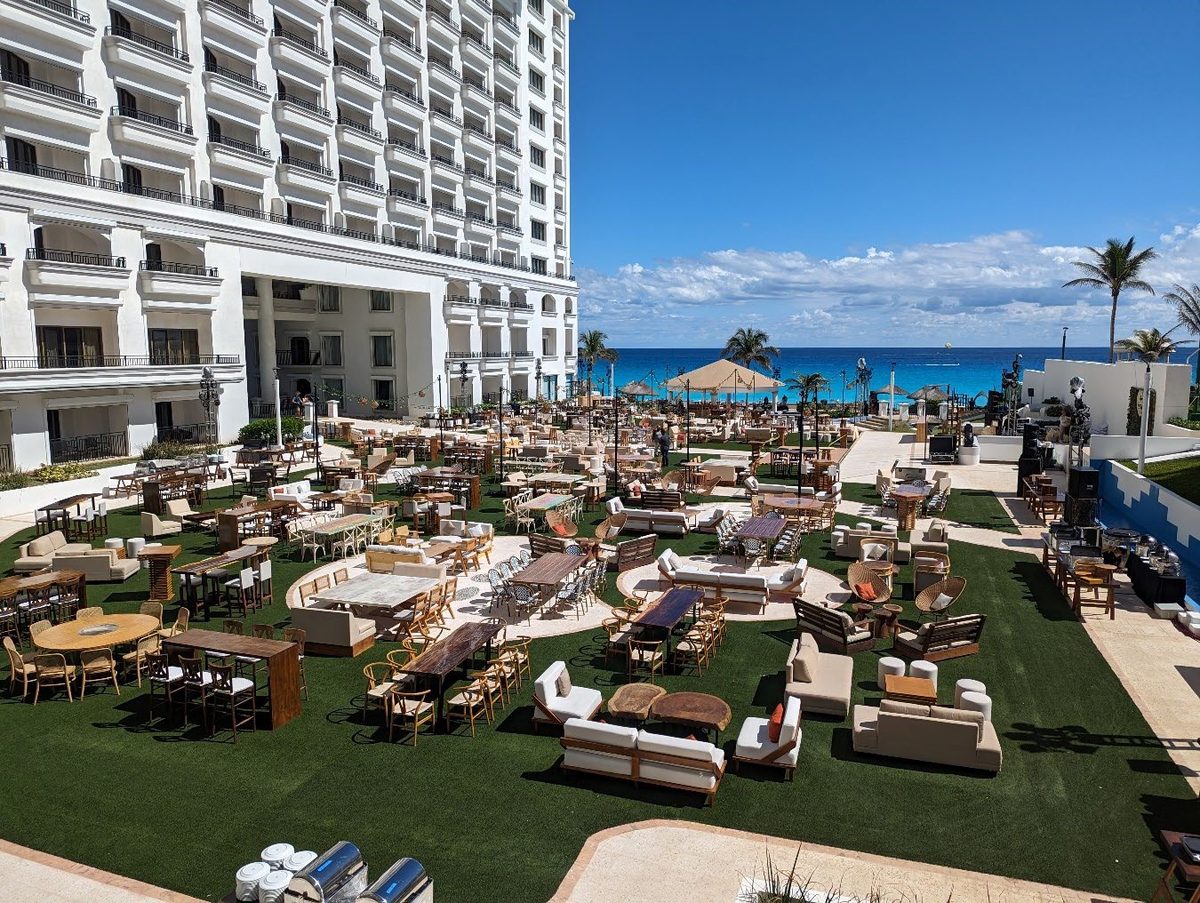Terraza de eventos construida por Regio BG en el Hotel JW Marriott Cancún